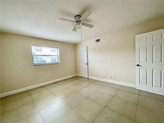 5th image of 607 NE 47th St #18