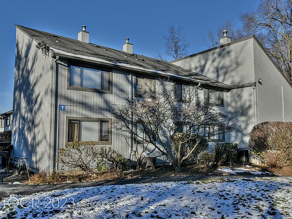 2nd image of 301 Cypress Ct #301