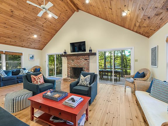 4th image of 83 Laurel Ln