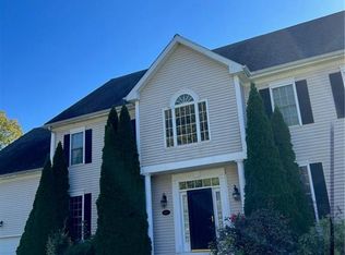 157 Chestnut St, Branford, CT 06405