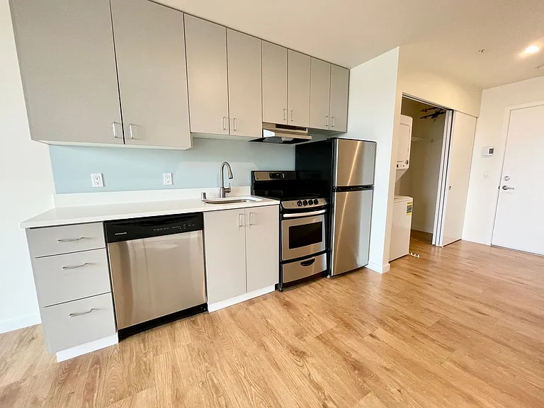 Bayview West Apartments — Photo 22