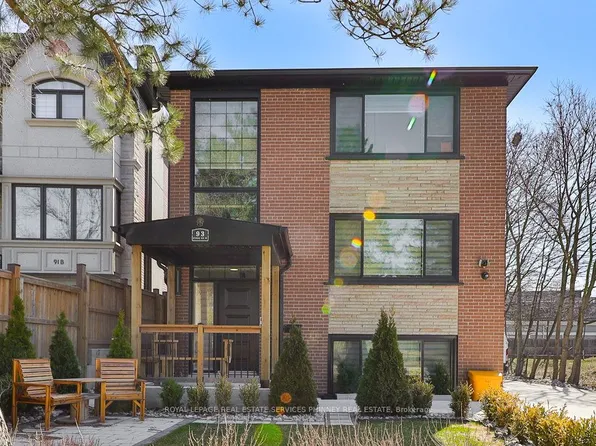 93 Park St W #1, Mississauga, ON L5H 1L2