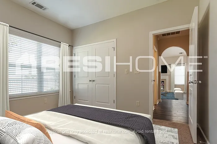 102 Rockbrook Ln — Photo 10