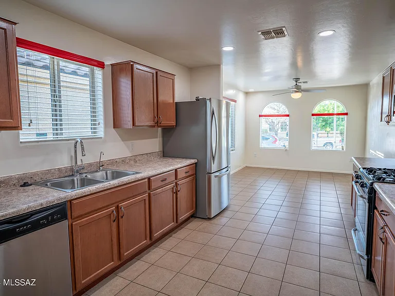 2011 W Mountain Pointe Dr — Photo 4