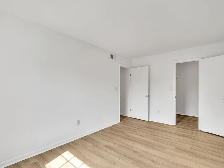 Amhurst III Apartments — Photo 30