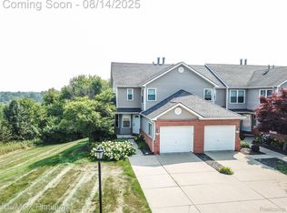 1496 Steeplechase Ct, Howell, MI 48843