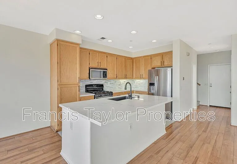 148 Elora Ln — Photo 5