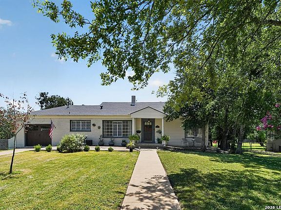 3rd image of 713 Bluebell Rd.