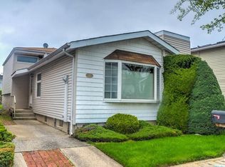 55 Manchester Dr, Staten Island, NY 10312