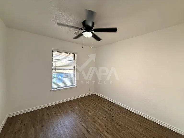 4907 Stoneleigh Dr — Photo 9