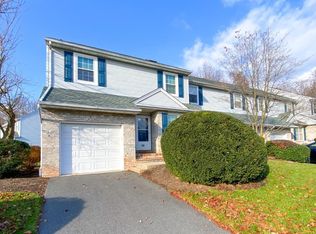 30 Snowflake Ln, Edison, NJ 08820