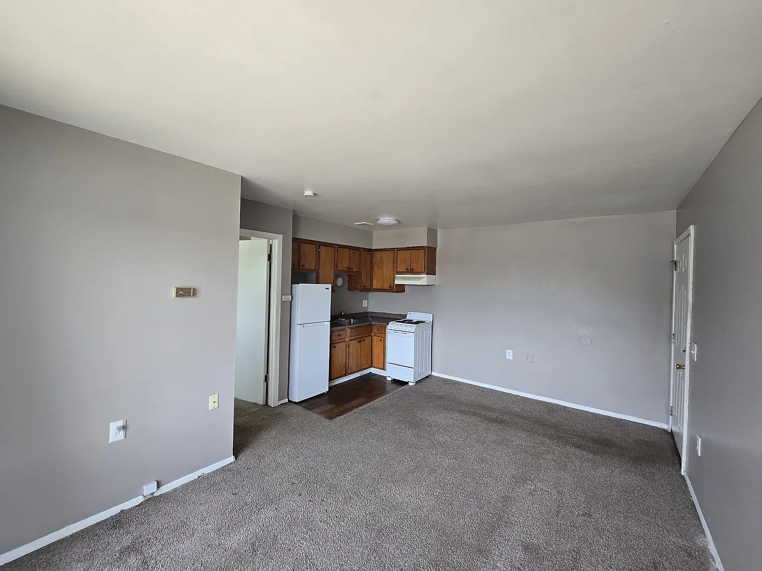 15811 Harper ** (21004503-10) - Apt. # 07 — Photo 4