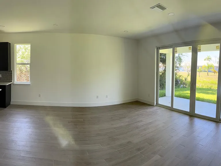 500 Sunset Rd N — Photo 5