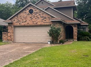 107 Beechwood St, Lake Jackson, TX 77566