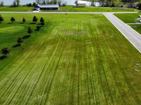 1071 Eastbay Ave, Balaton, MN 56115