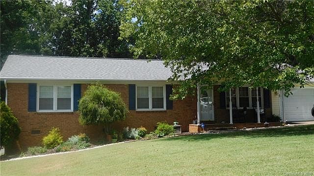 1st image of 301 Wesley Dr