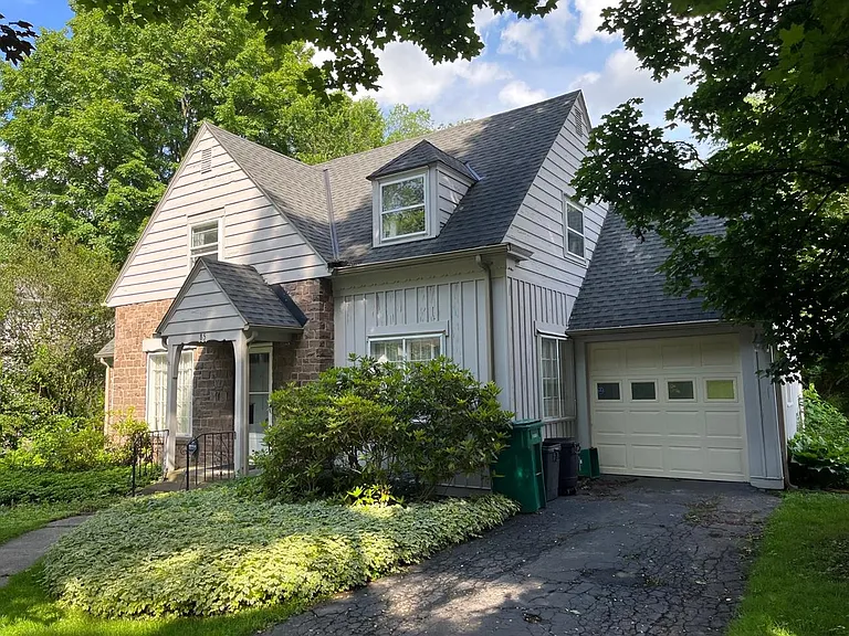 85 Continental Dr — Photo 2