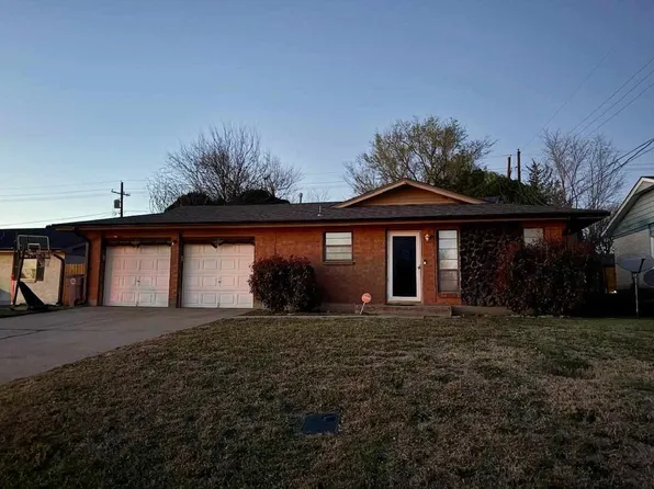6747 NW Compass Dr, Lawton, OK 73505
