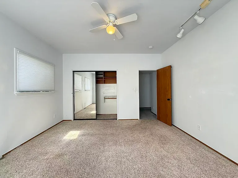 9442 NE 25th St — Photo 5