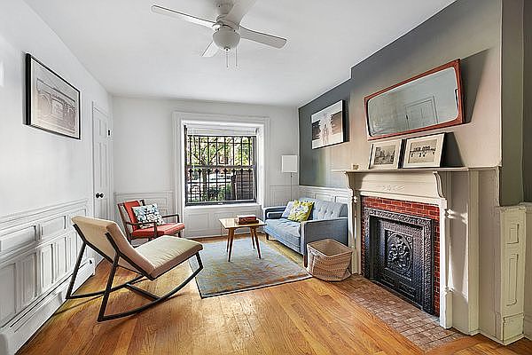 1st image of 392A Bainbridge St #1