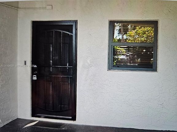 2nd image of 1021 Mockingbird Ln APT 105