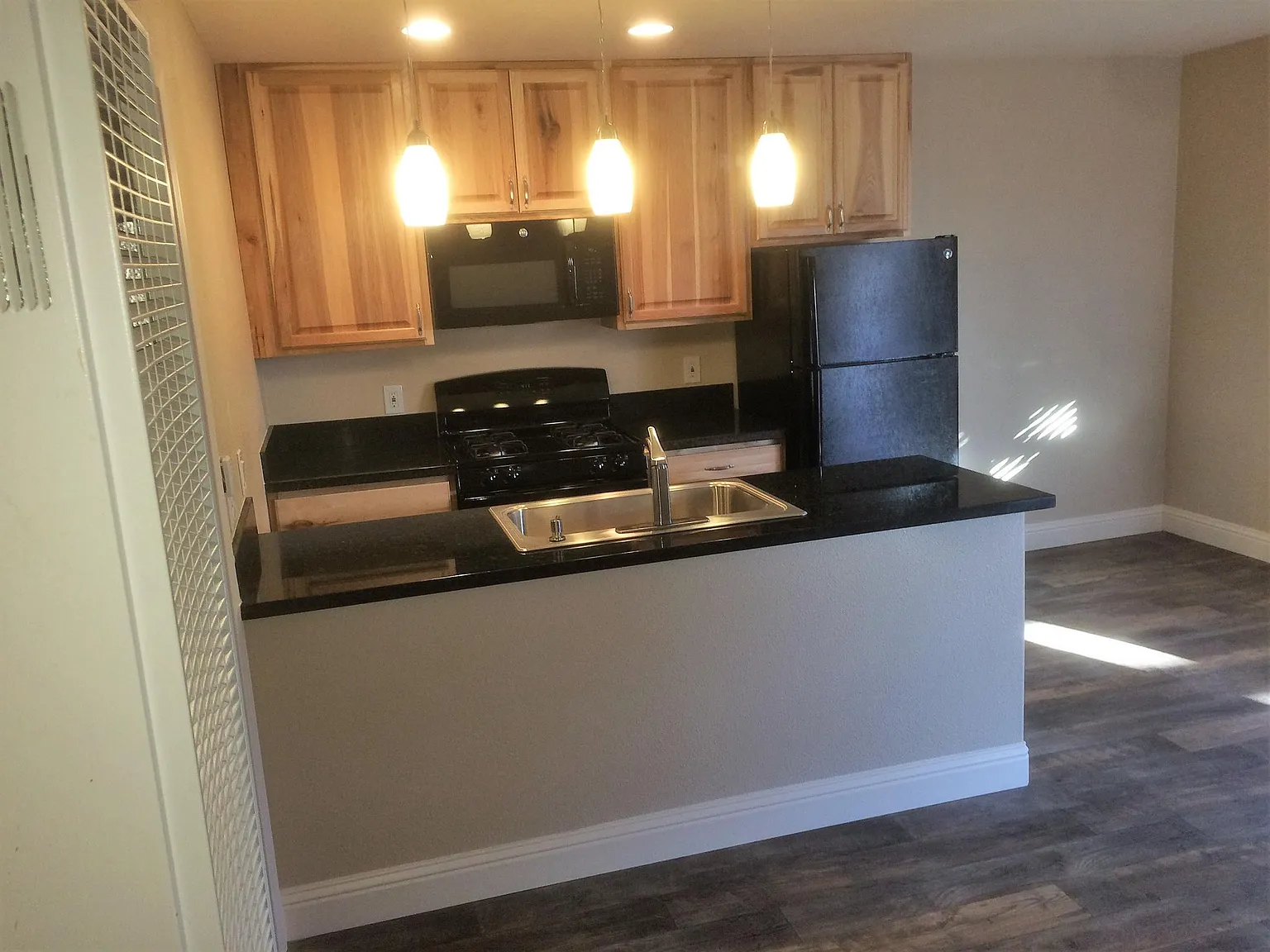 1 bed, 550 sqft, $1,300 — Photo 1