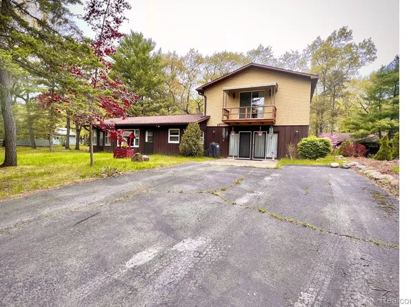 4424 Sand Rd, Caseville, MI 48725