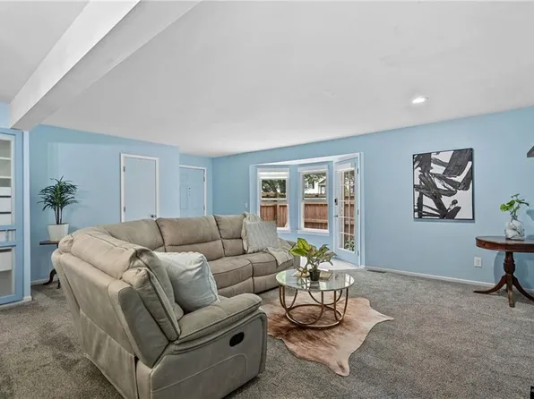 8337 Lowell Ave APT 1, Overland Park, KS 66212