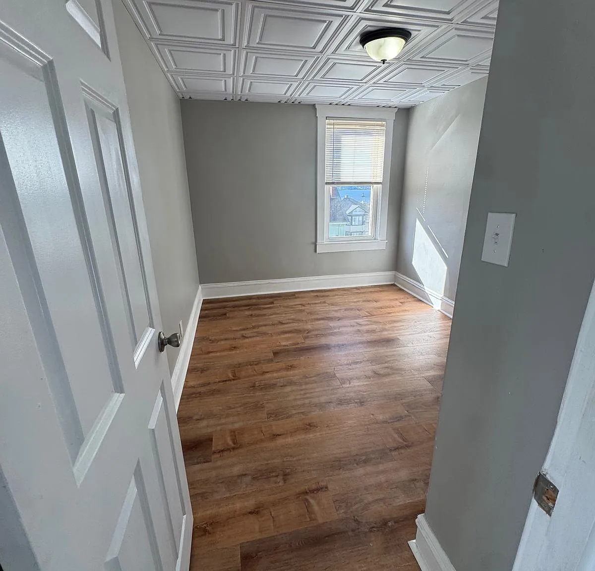3 bed, 1000 sqft, $1,800 — Photo 4
