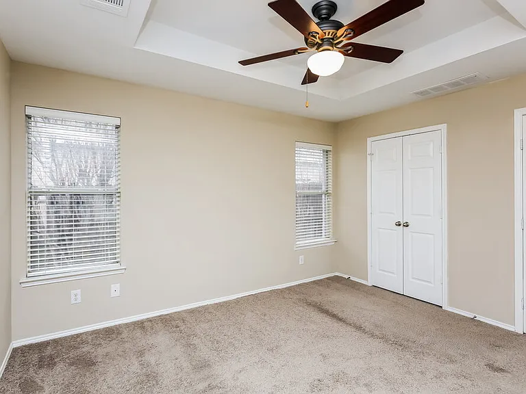 1037 Harriman Dr — Photo 9