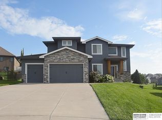 19316 Spaulding Cir, Elkhorn, NE 68022