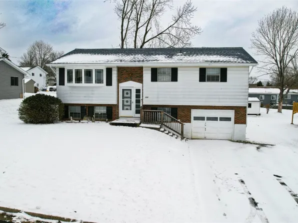 334 Antoinette Dr, Endicott, NY 13760