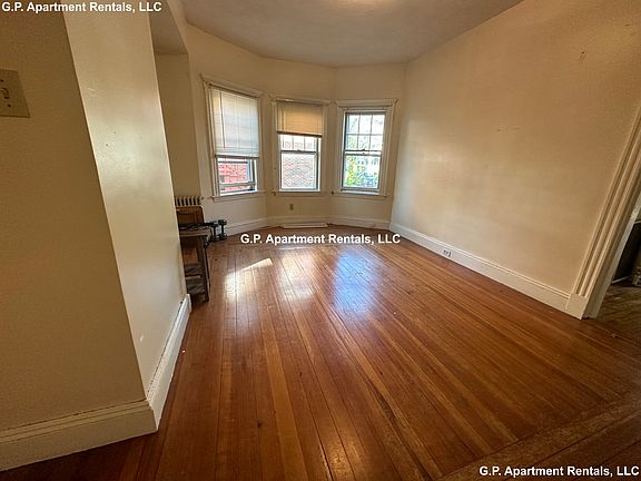 4th image of 143 Oakland St