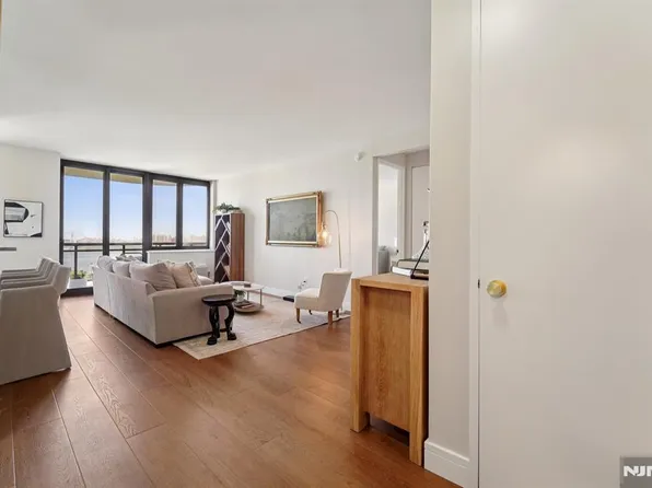 100 Carlyle Dr APT 9L, Cliffside Park, NJ 07010