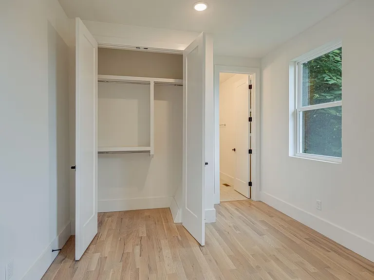 Guest Bed #2 + closet