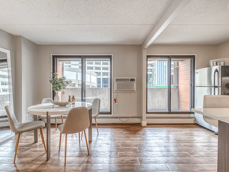 123 10th Ave SW — Photo 5