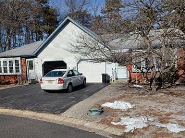 4B Easton Ct
