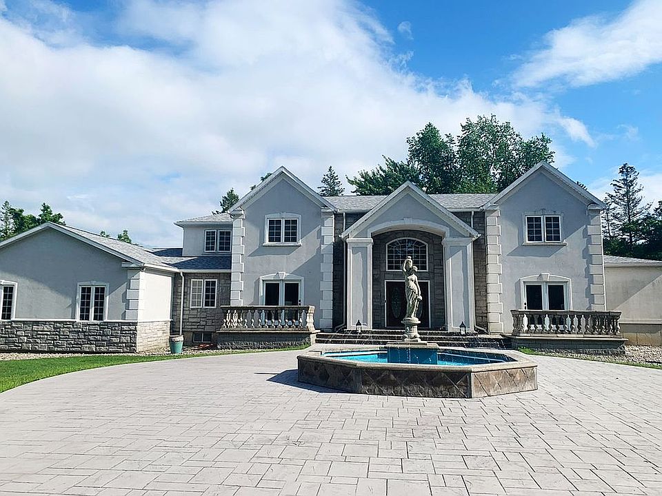 Mansion at Rebecca' Fountain
