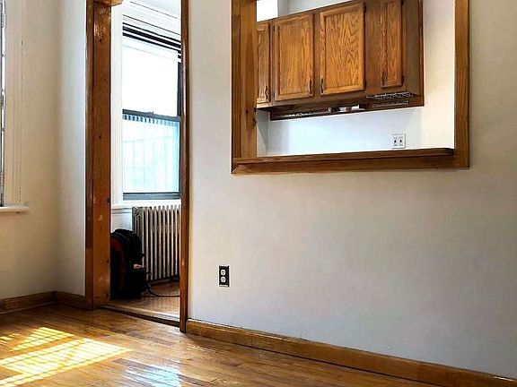 4th image of 524 E 5th St APT 7
