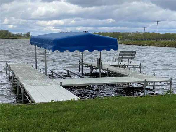 8 Oak Pointe, Neoga, IL 62447