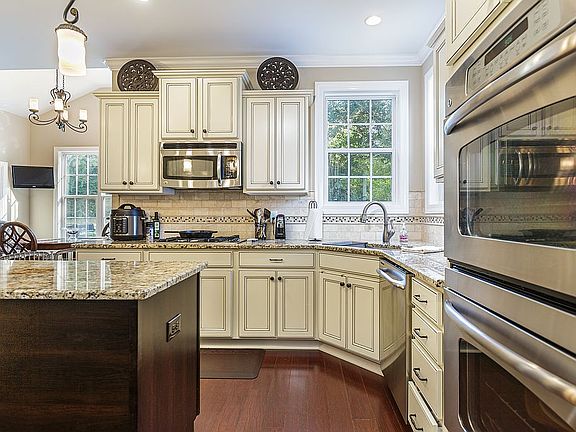 5th image of 1100 Potterstone Dr