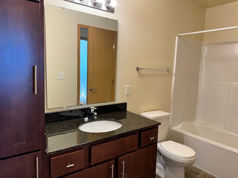West Lake II Apartments — Photo 116