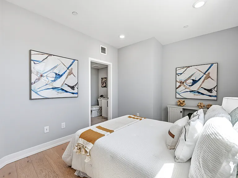 1048 Monroe St #307 — Photo 25