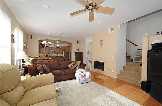 3 bed, 1529 sqft, $3,600 — Photo 2