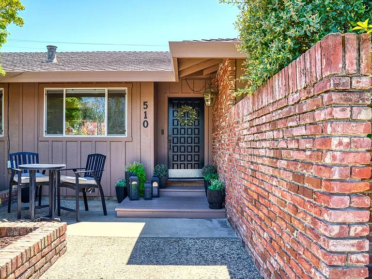 510 Northgate Dr — Photo 10