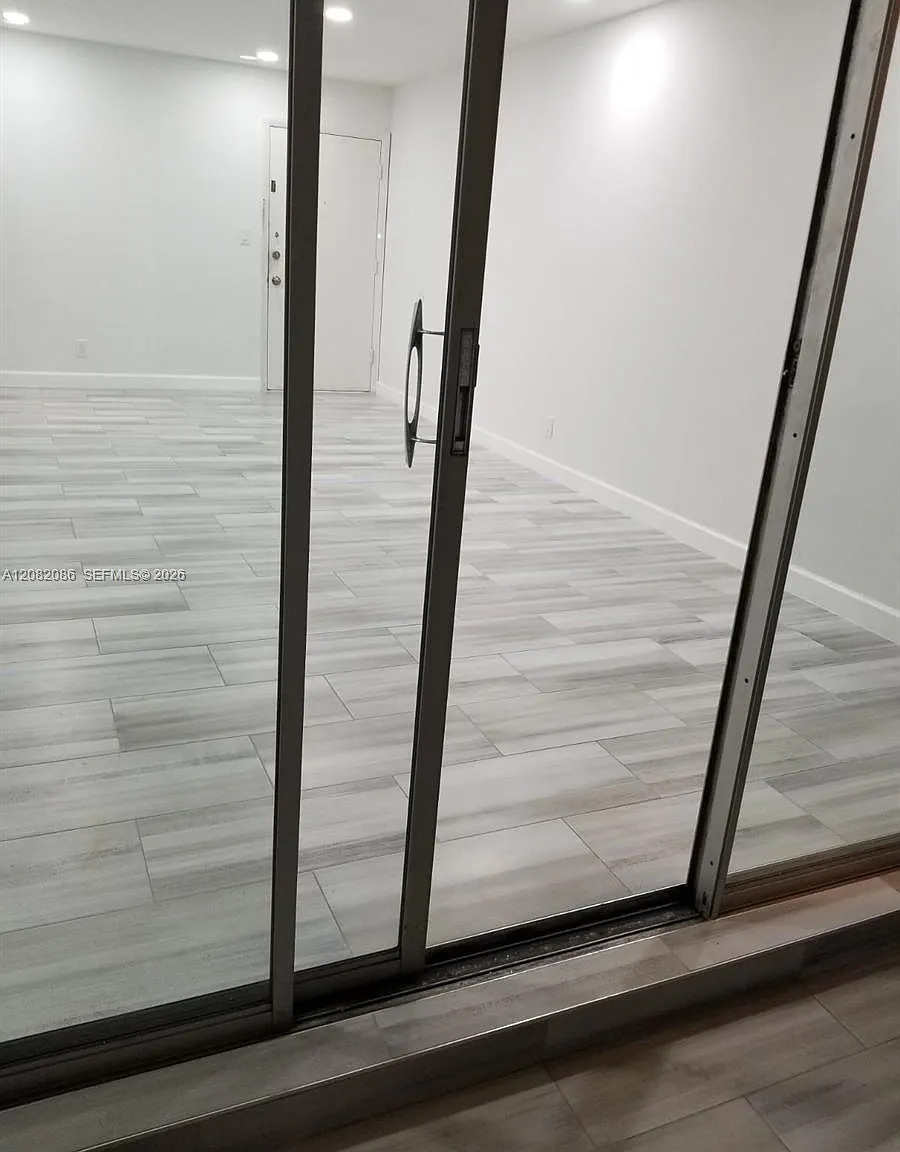 River Shores Condo — Photo 4