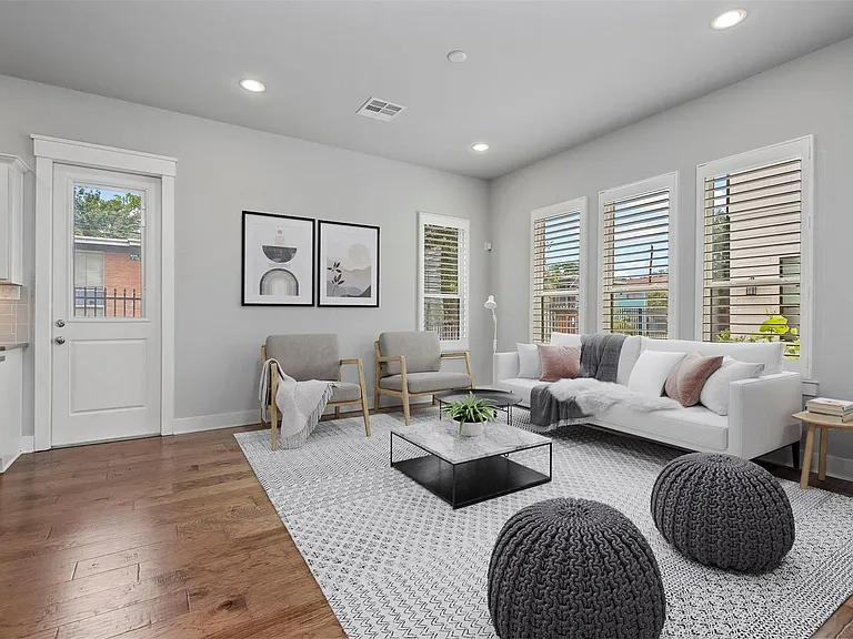909 Oak St #C — Photo 6