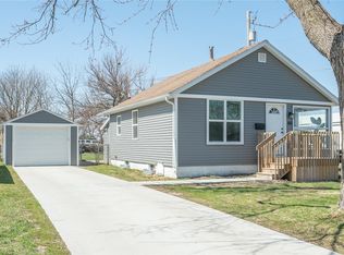 100 6th St, Waukee, IA 50263