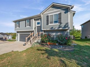 800 SW Hill Top Ct, Grain Valley, MO 64029