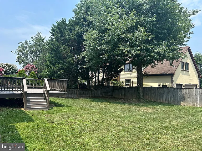 8406 Woodford Ct — Photo 46